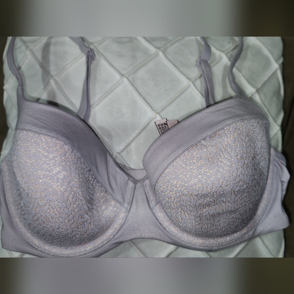 Victoria's Secret Other - VICTORIA SECRET BRA!